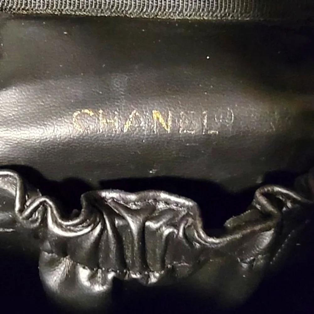 Authentic CHANEL Black Lambskin Leather Vanity Case - Picture 9 of 14